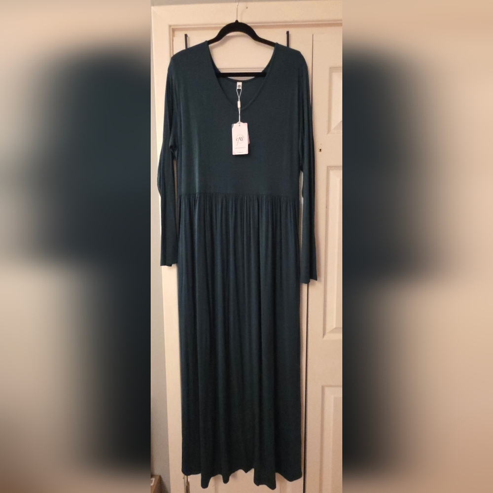 2X Dark Green Long Sleeved Maxi Dress